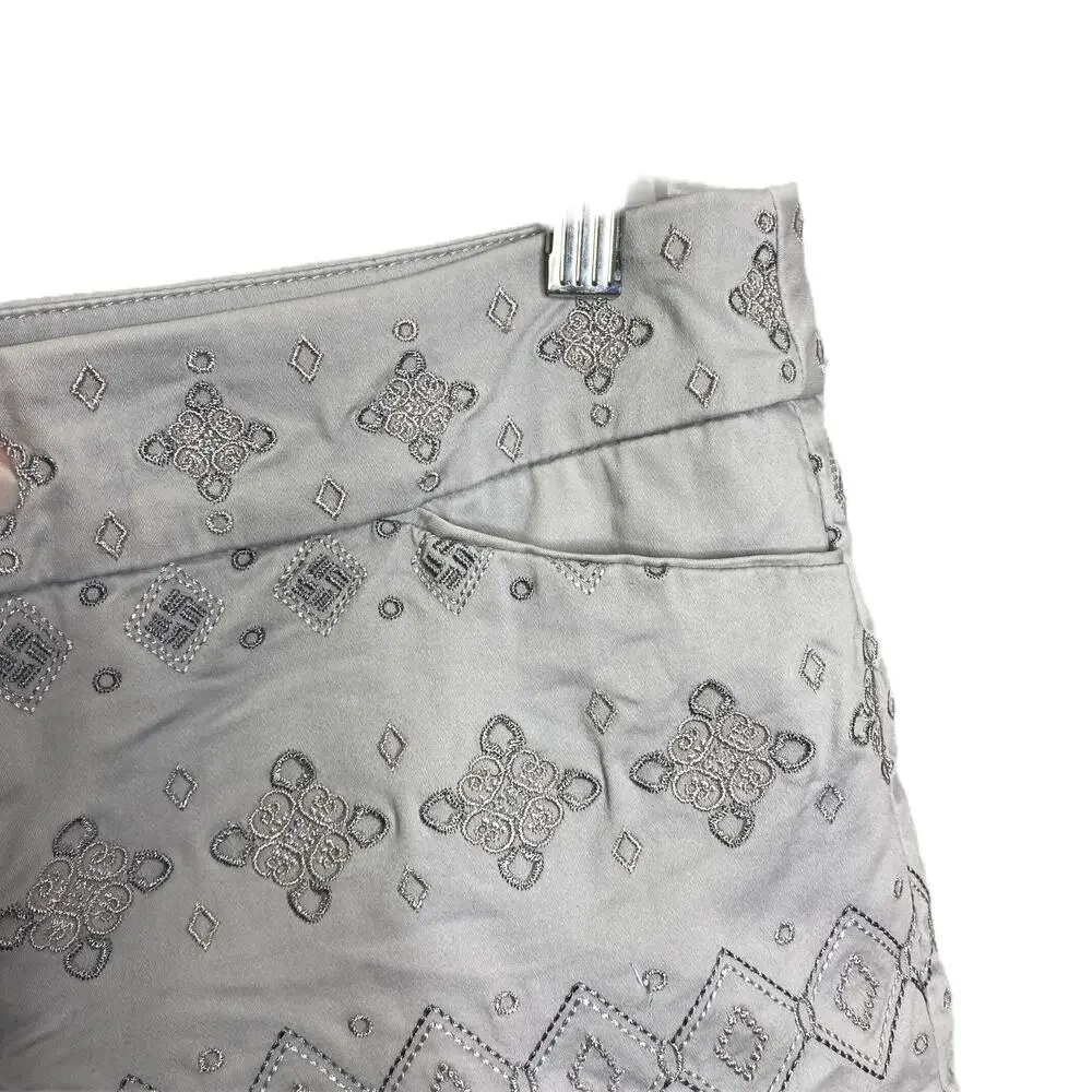 White House‎ Black Market Women's Sz 0 Shorts Chino Gray Embroidered Floral